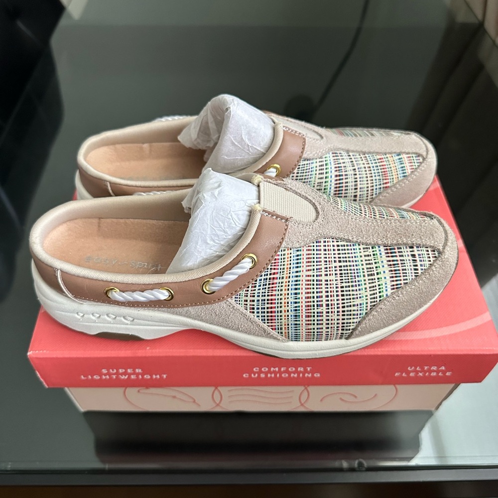 Easy Spirit Beige and Multicolor Sneakers